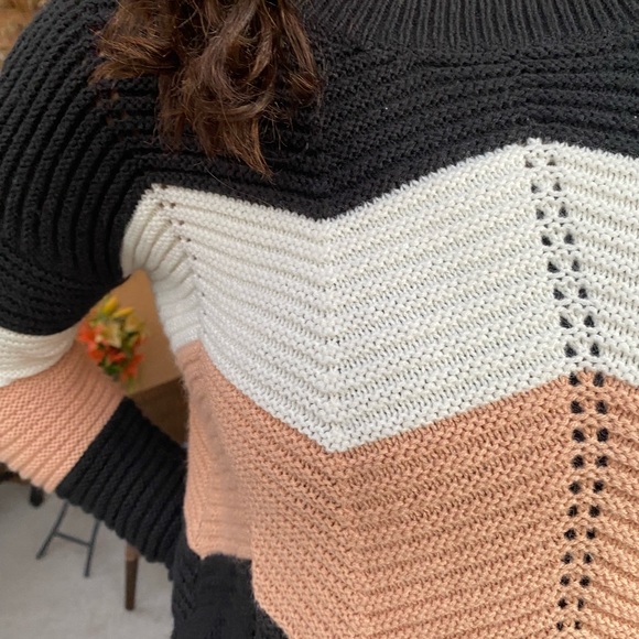 Womens Medium Long Sleeve Ribbed Sweater Round Neck White Black Pink Zig Zag - Picture 3 of 5